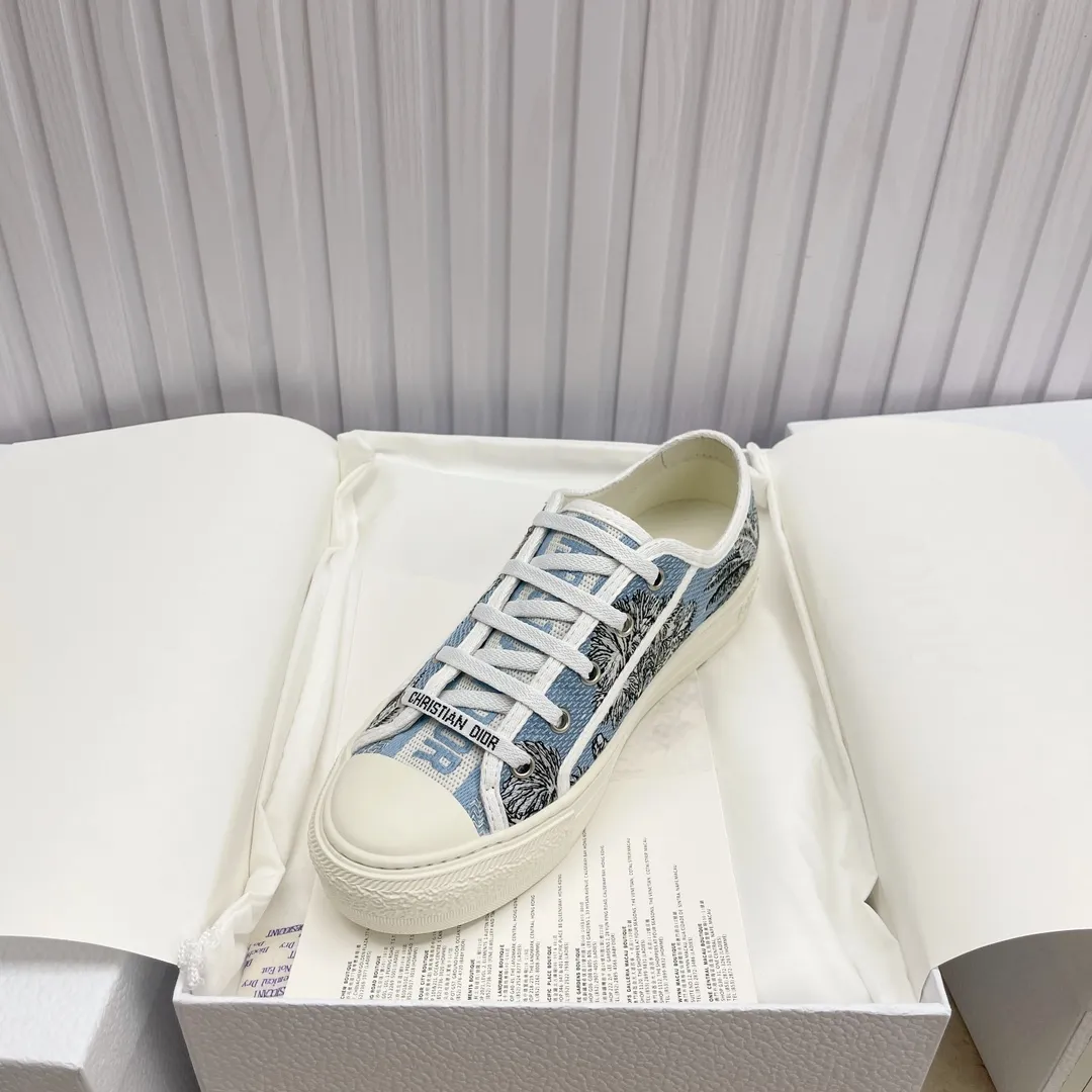 👟👟Ex-factory price 520👟👟 High version in stock, Dior (Dior) flat sneakers are fully embroidered with iconic patterns, ready in stock High quality Dior (Dior) flat sneakers are fully embroidered with iconic patterns👟👟 ♦️Top quality in the market🎗Breaking hot item in foreign counters🎗Non-common imitation version in the market🎗🔳The fabric is made of Italian🇮🇹imported fabrics❗️Embroidered upper, original mold injection Logo frosted five-pointed star outsole🔳Inside imported lambskin+high elasticity Injection molding mold Logo foam feet Size number: 35 to 42 (42 customized)